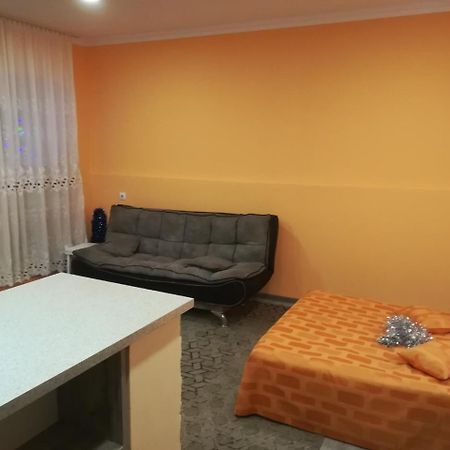 12 Maksim Gorki Street Appartement Tbilisi Buitenkant foto