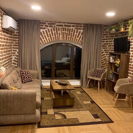 12 Maksim Gorki Street Appartement Tbilisi Buitenkant foto
