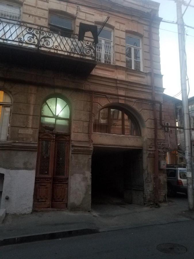 12 Maksim Gorki Street Appartement Tbilisi Buitenkant foto