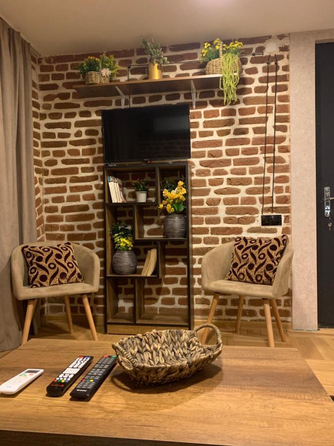 12 Maksim Gorki Street Appartement Tbilisi Buitenkant foto