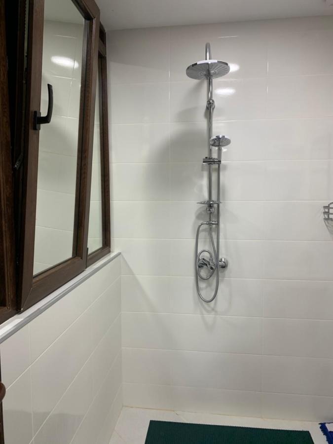 12 Maksim Gorki Street Appartement Tbilisi Buitenkant foto