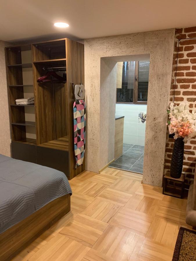 12 Maksim Gorki Street Appartement Tbilisi Buitenkant foto
